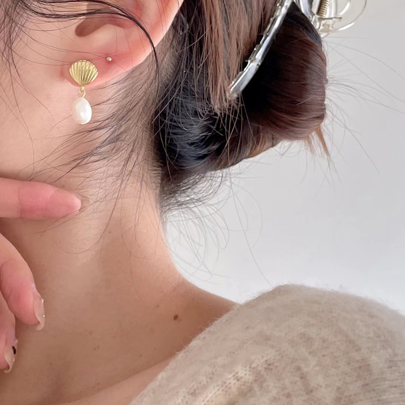 Scallop Shell Freshwater Pearl Earrings
