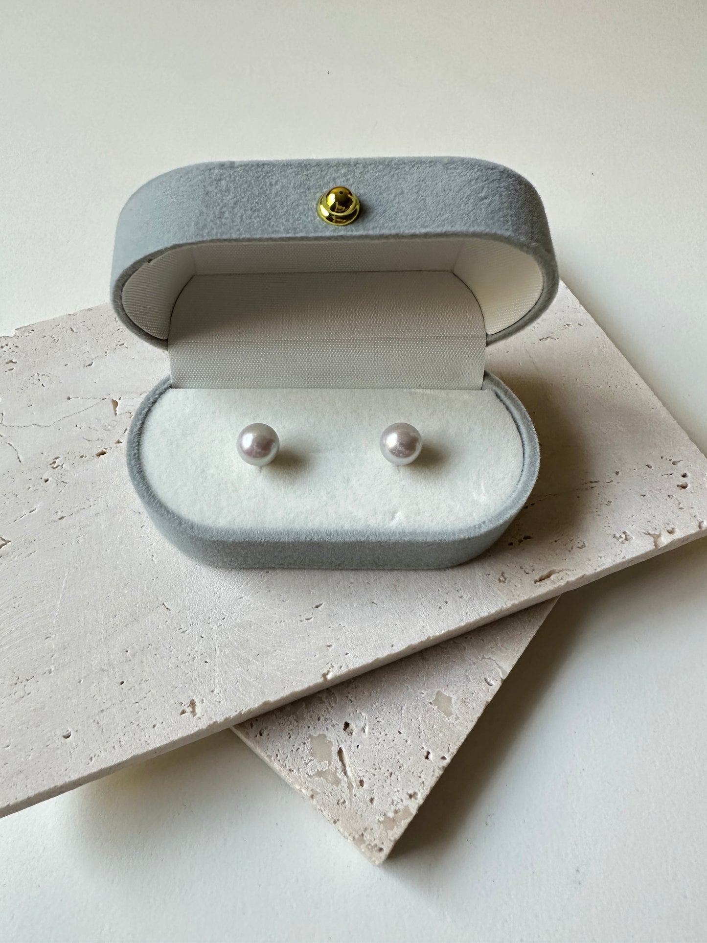 Pearl Studs (Light gray)